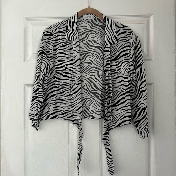 Zebra Front Tie Quarter Sleeve Top - Picture 2 of 4
